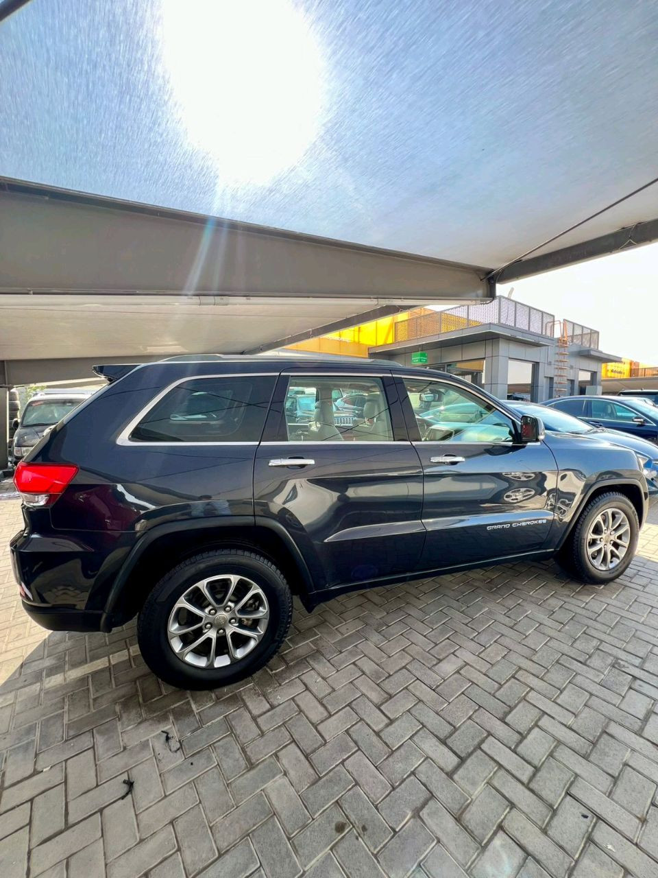 Jeep Cherokee - Image 7