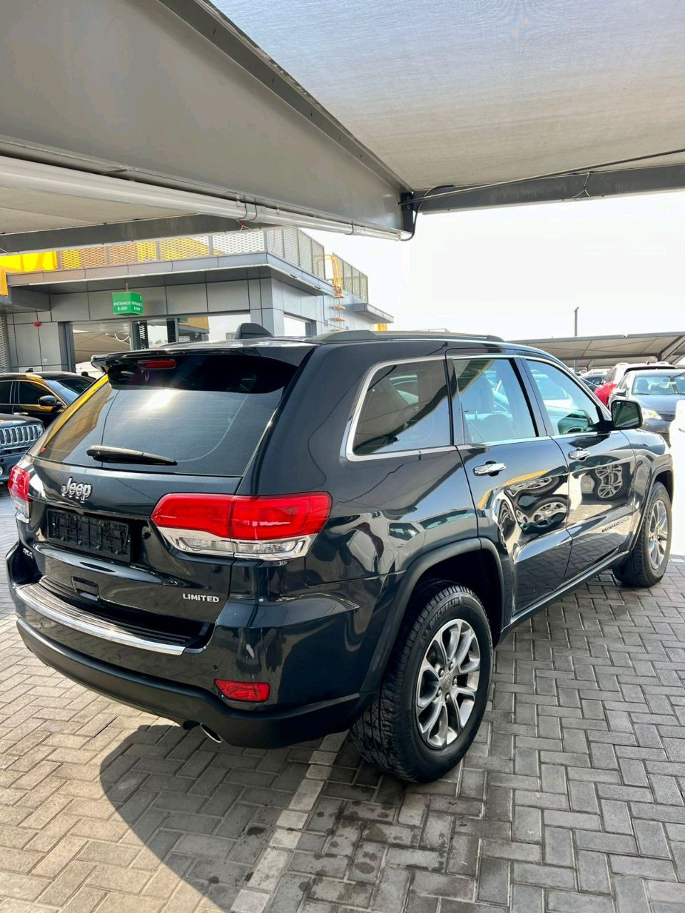 Jeep Cherokee - Image 4