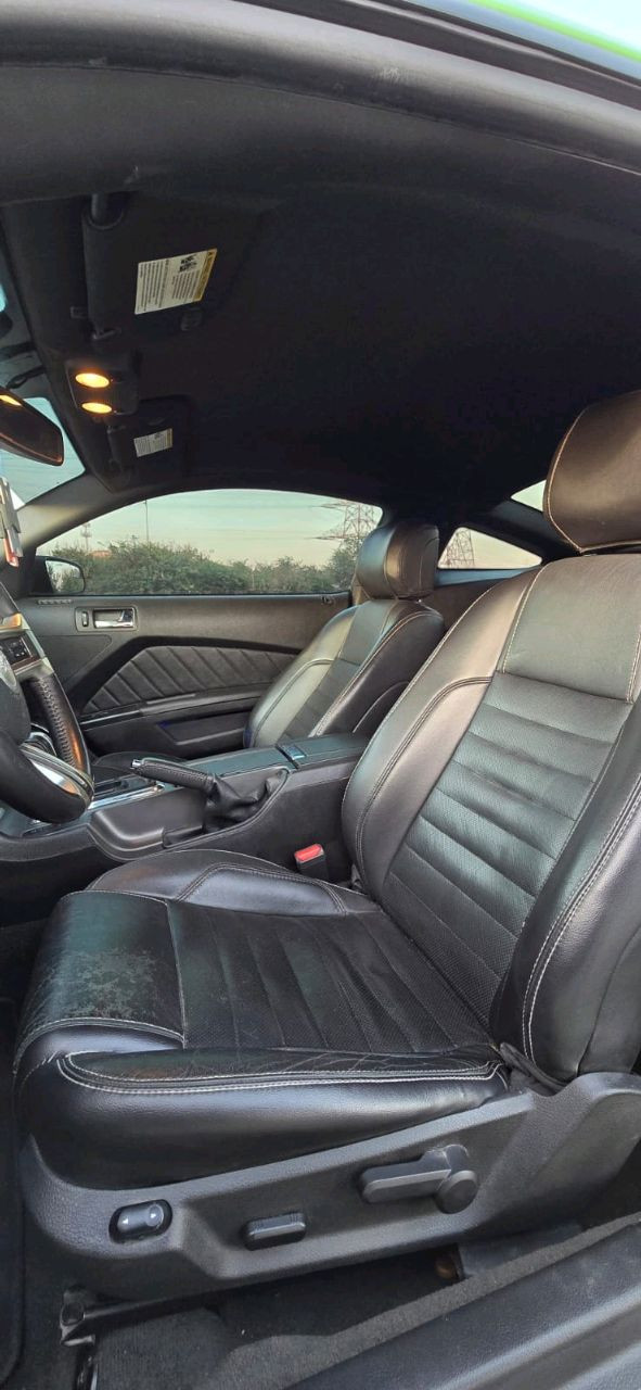 Ford Mustang - Image 6