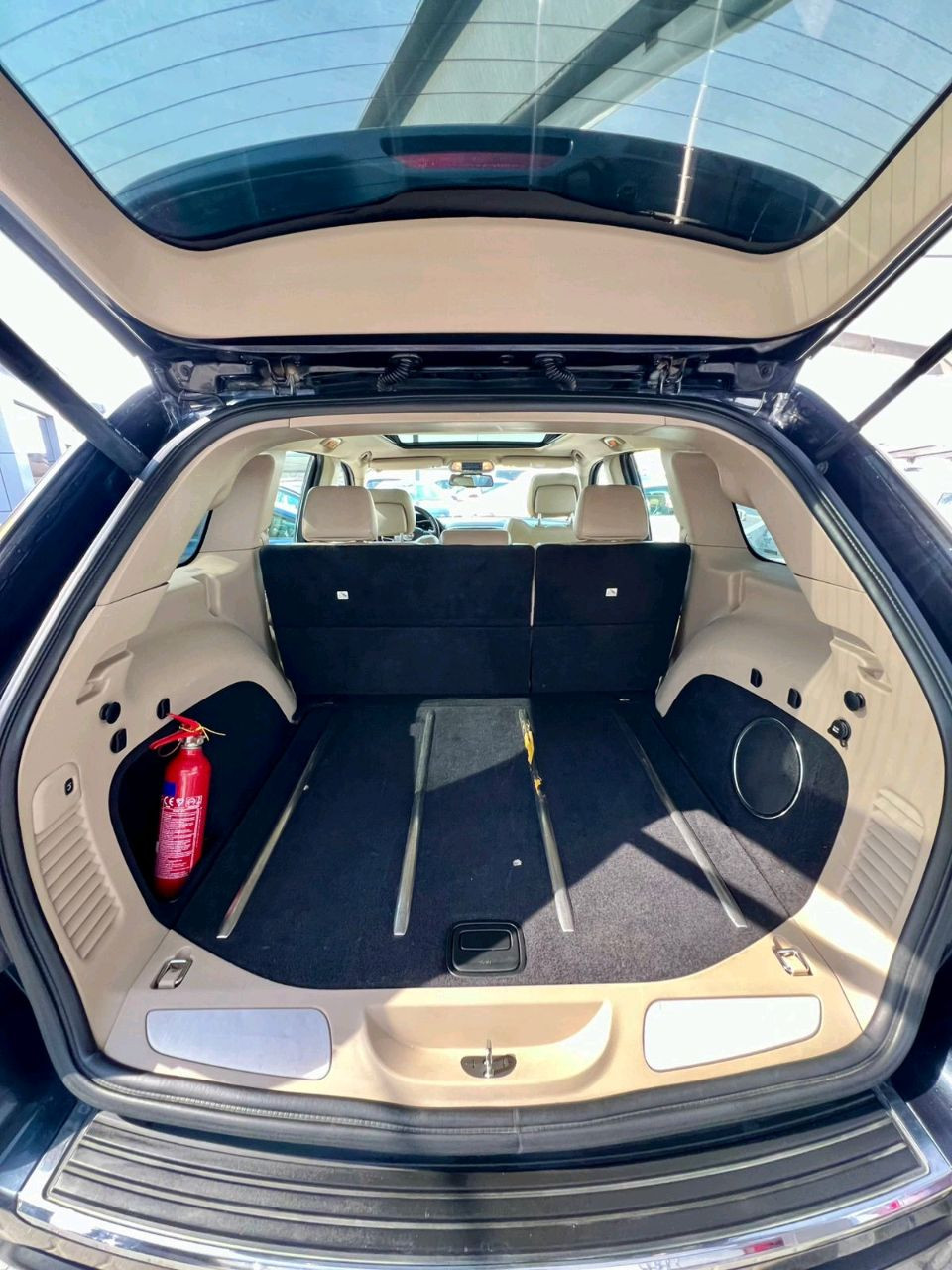 Jeep Cherokee - Image 11