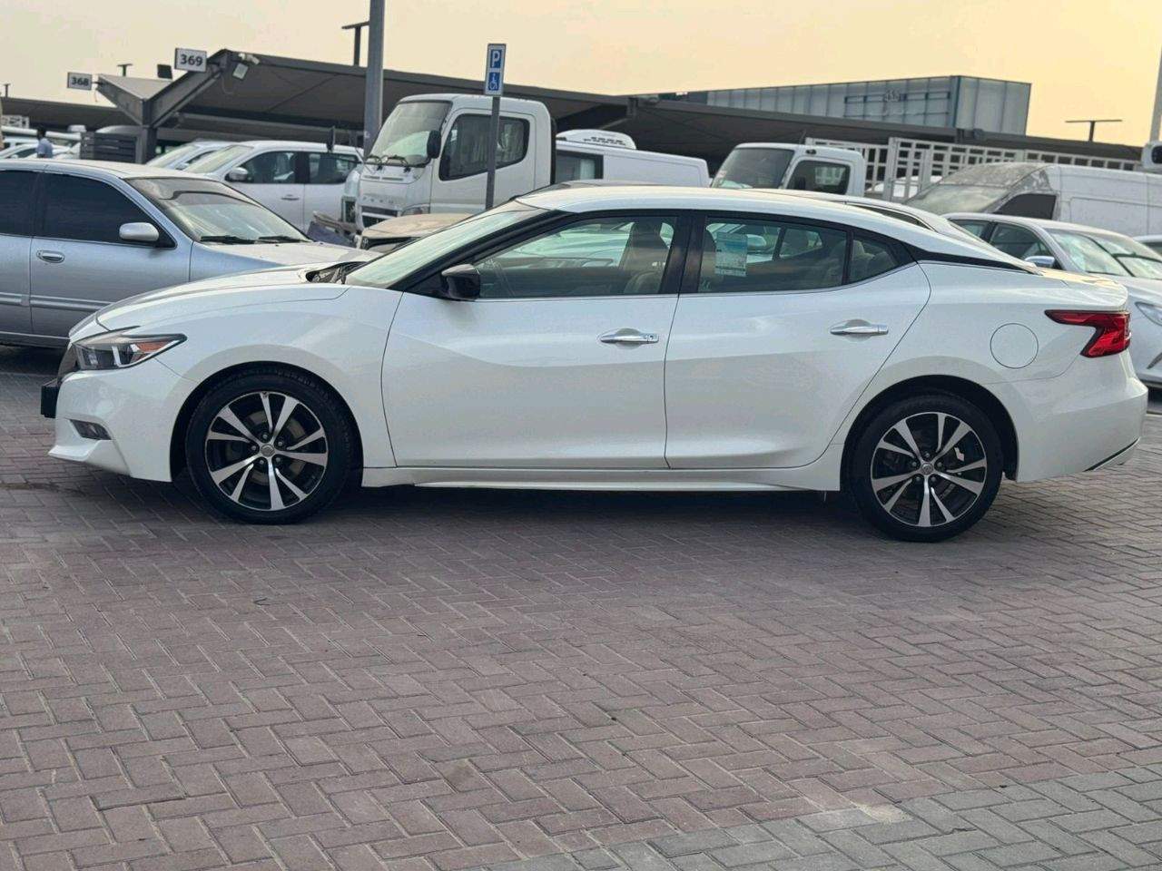 Nissan Maxima - Image 5