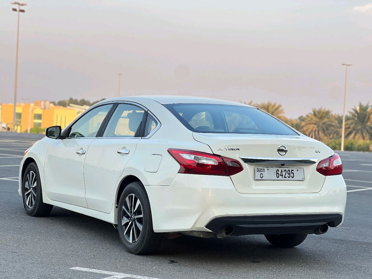 Nissan Altima - Image 8
