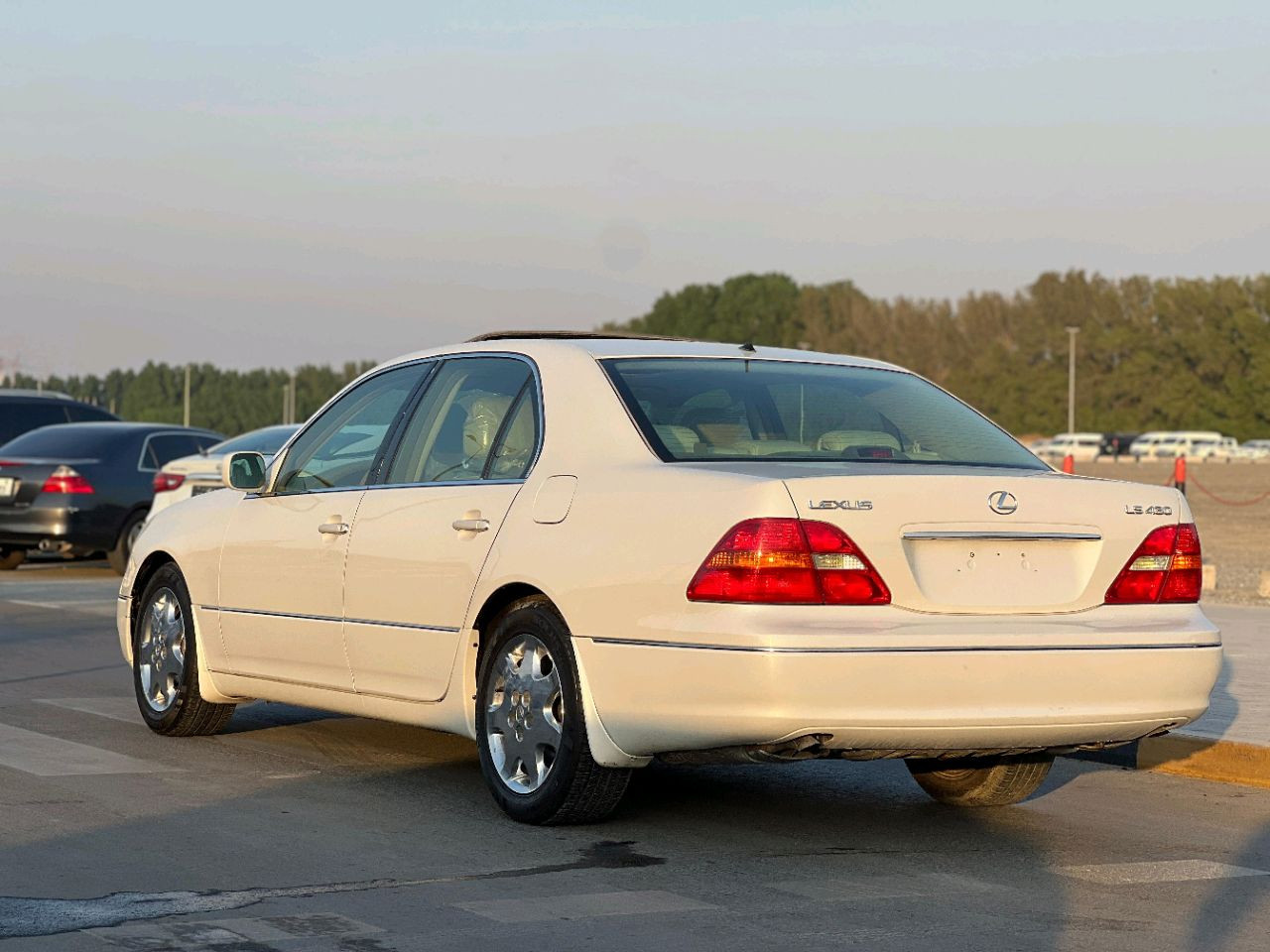 Lexus LS-Series - Image 8