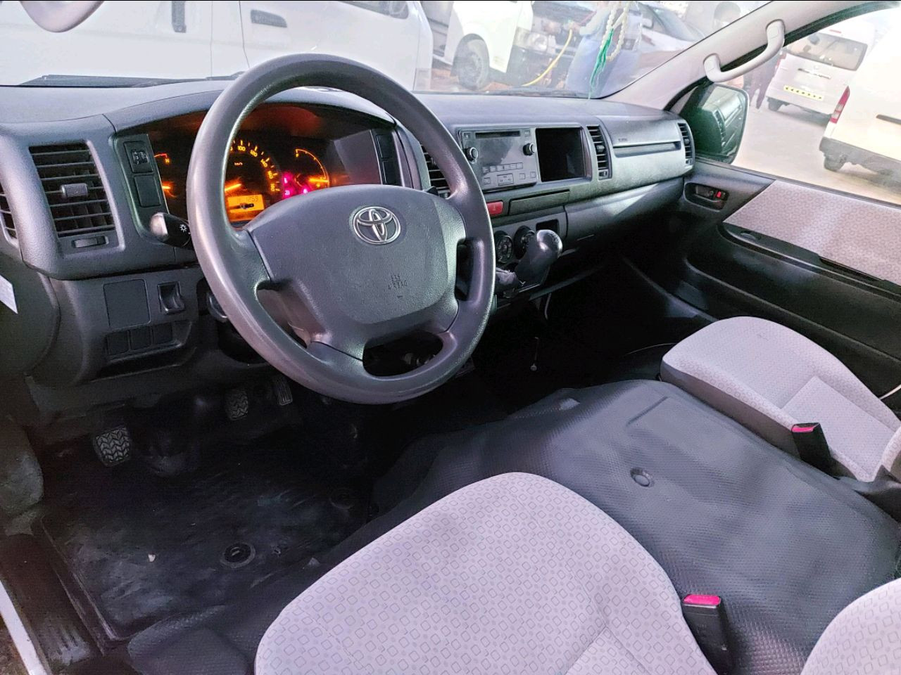 Toyota Hiace - Image 3