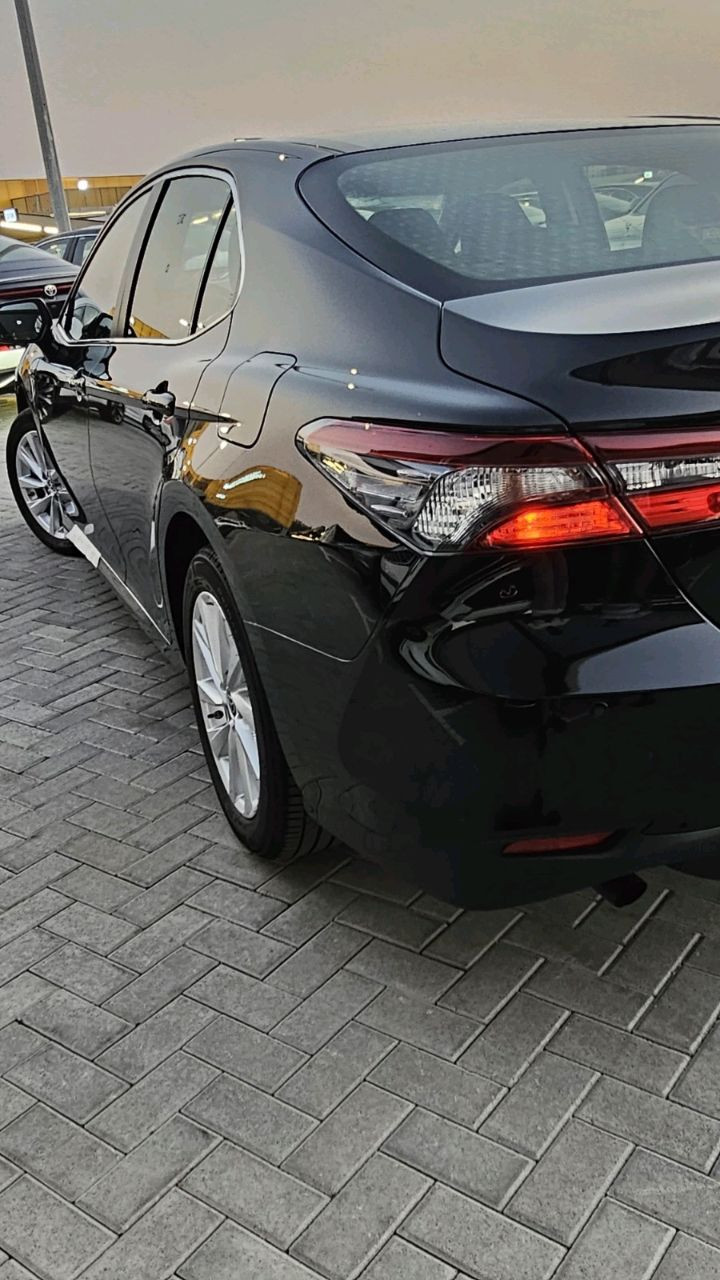 Toyota Camry - Image 5