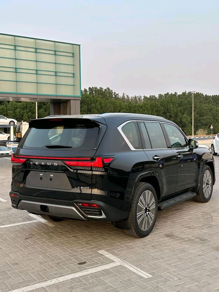 Lexus LX-Series - Image 8