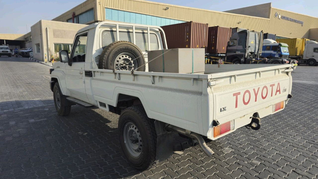Toyota Land Cruiser - Image 5
