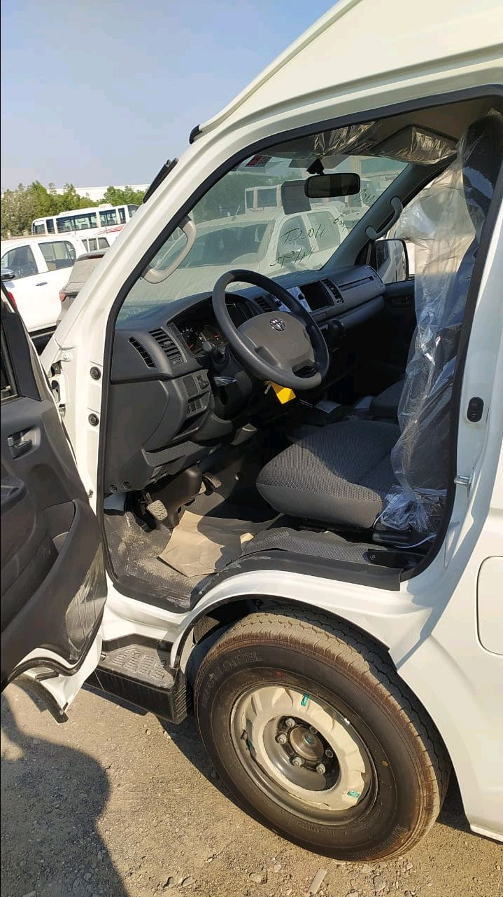 Toyota Hiace - Image 4