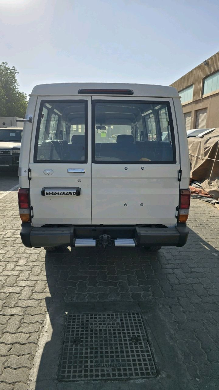 Toyota Land Cruiser - Image 14