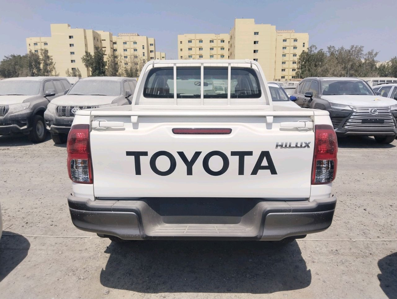 Toyota Hilux - Image 14
