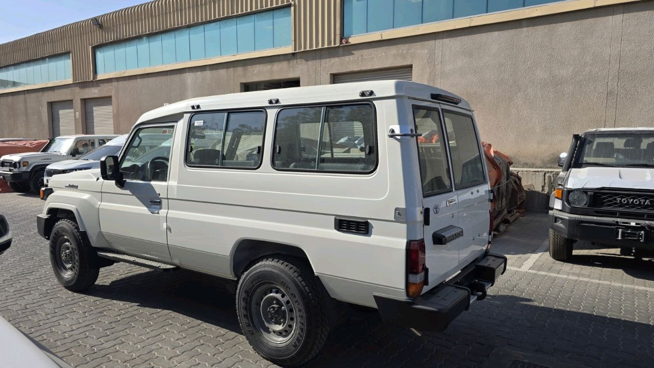 Toyota Land Cruiser - Image 15