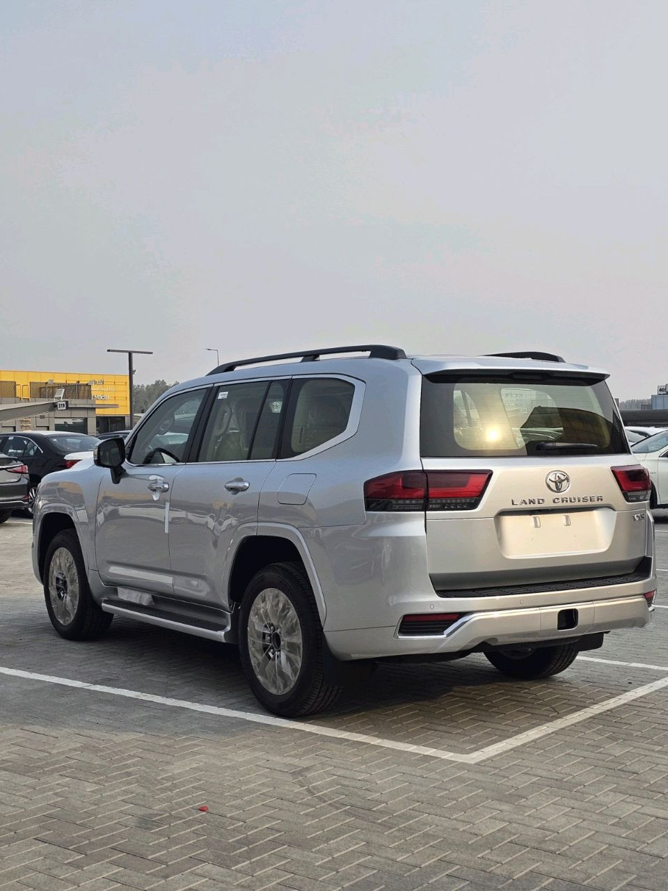 Toyota Land Cruiser - Image 5