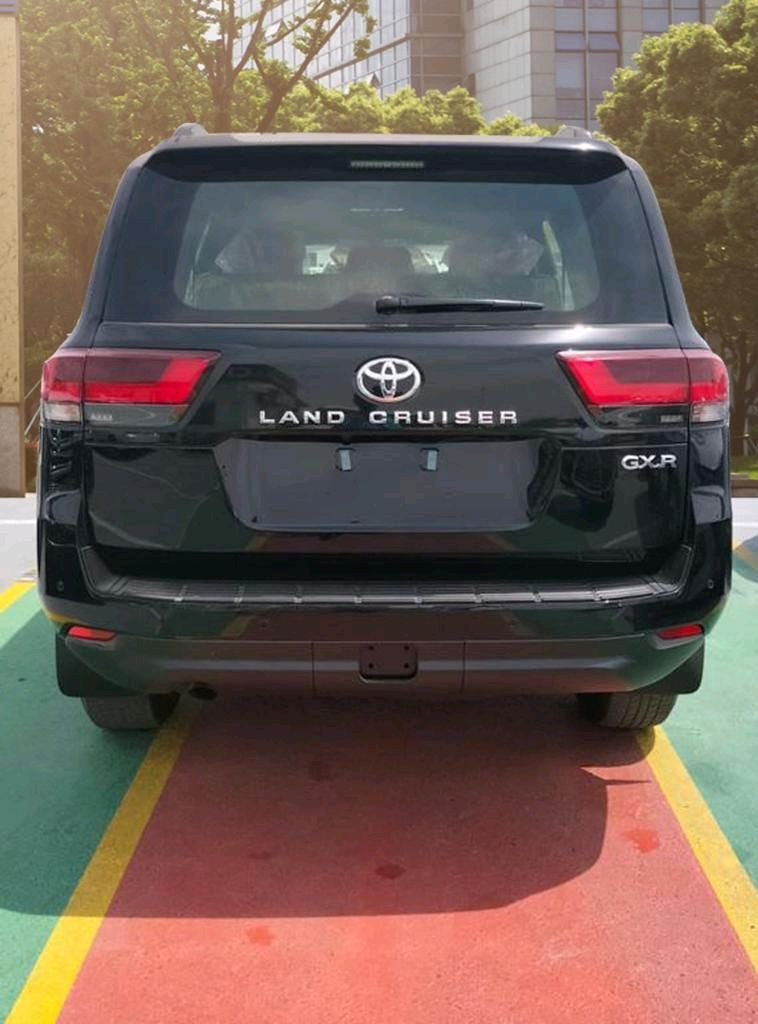 Toyota Land Cruiser - Image 2