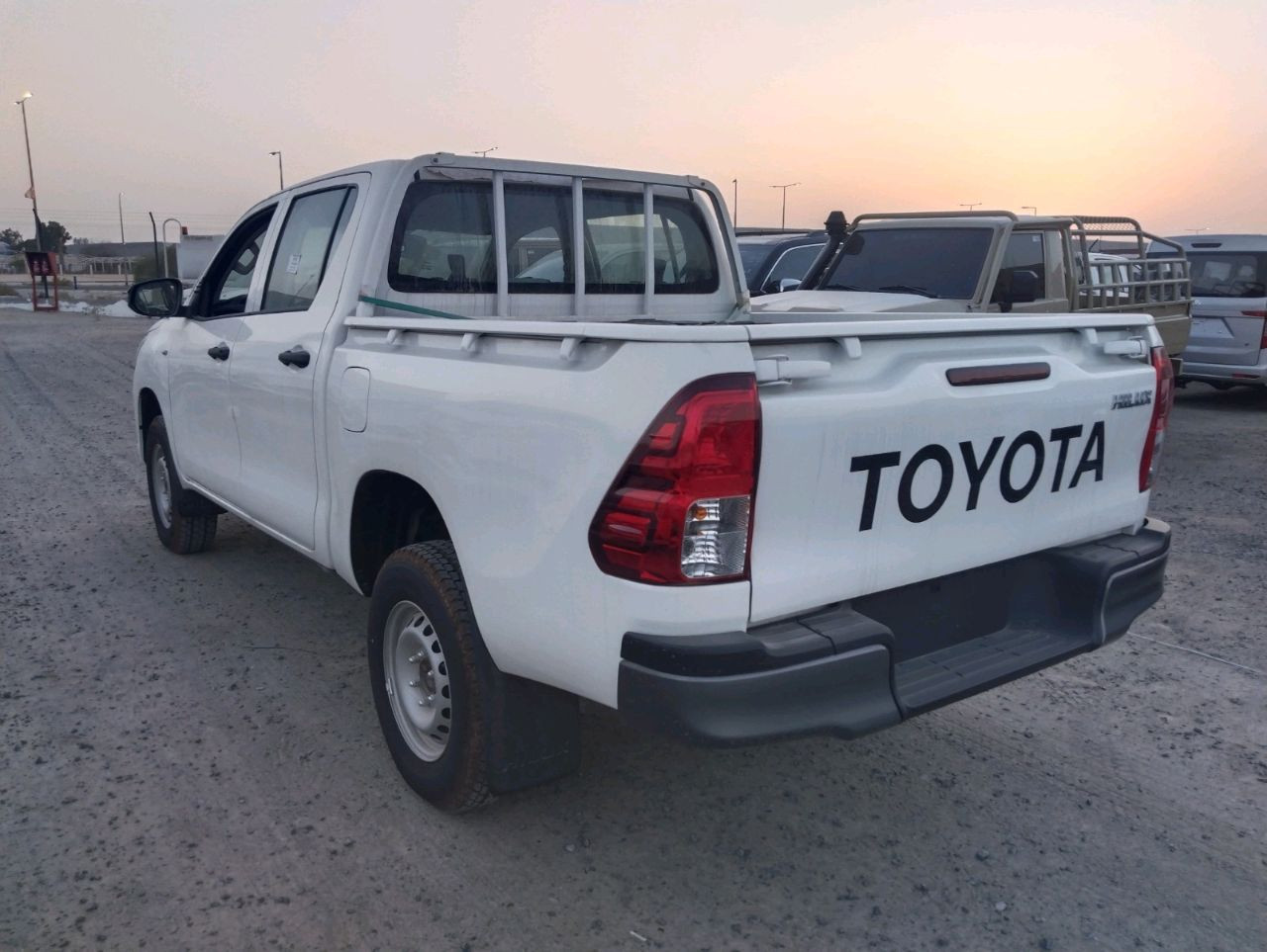 Toyota Hilux - Image 2