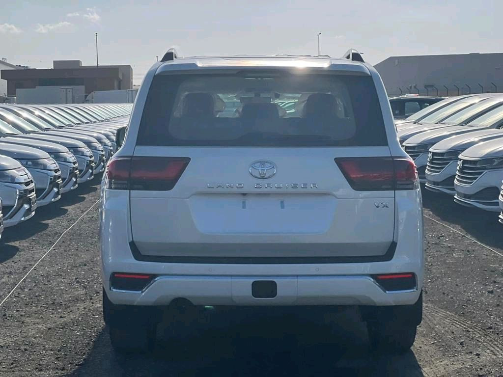 Toyota Land Cruiser - Image 3