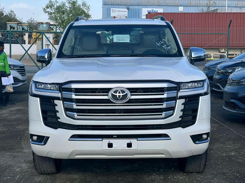 Toyota Land Cruiser - Image 8