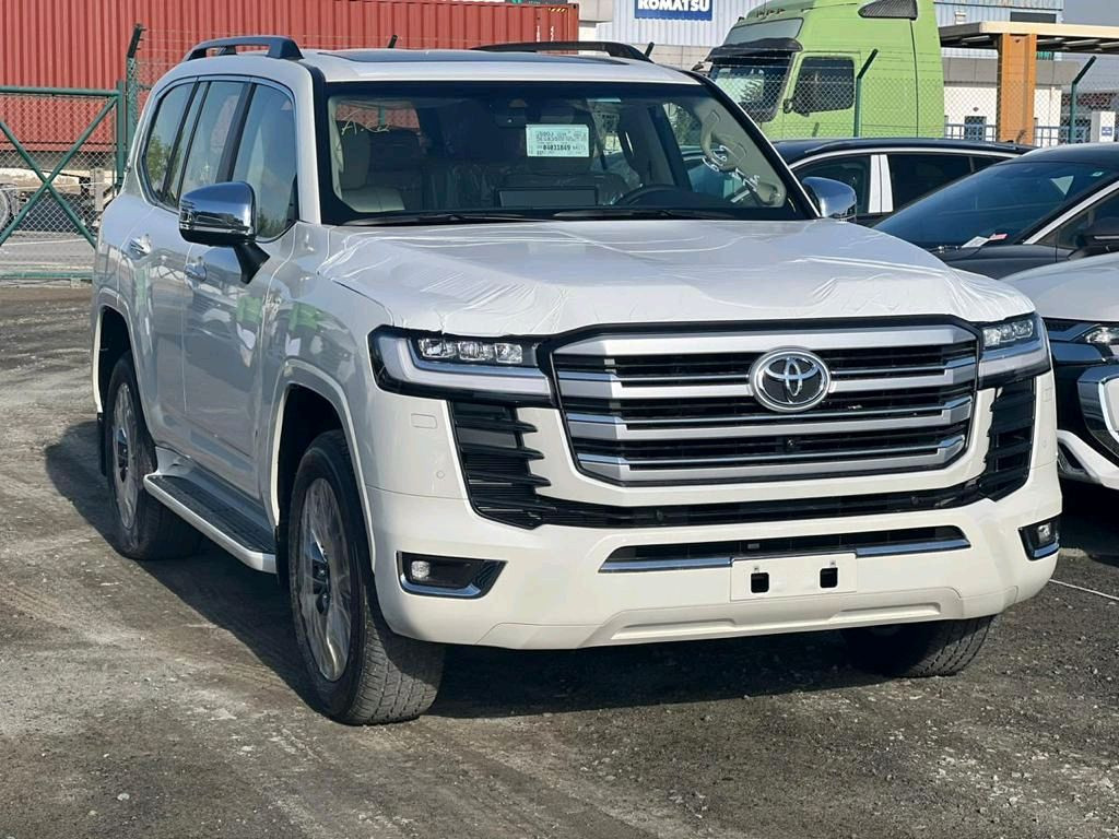Toyota Land Cruiser - Image 2