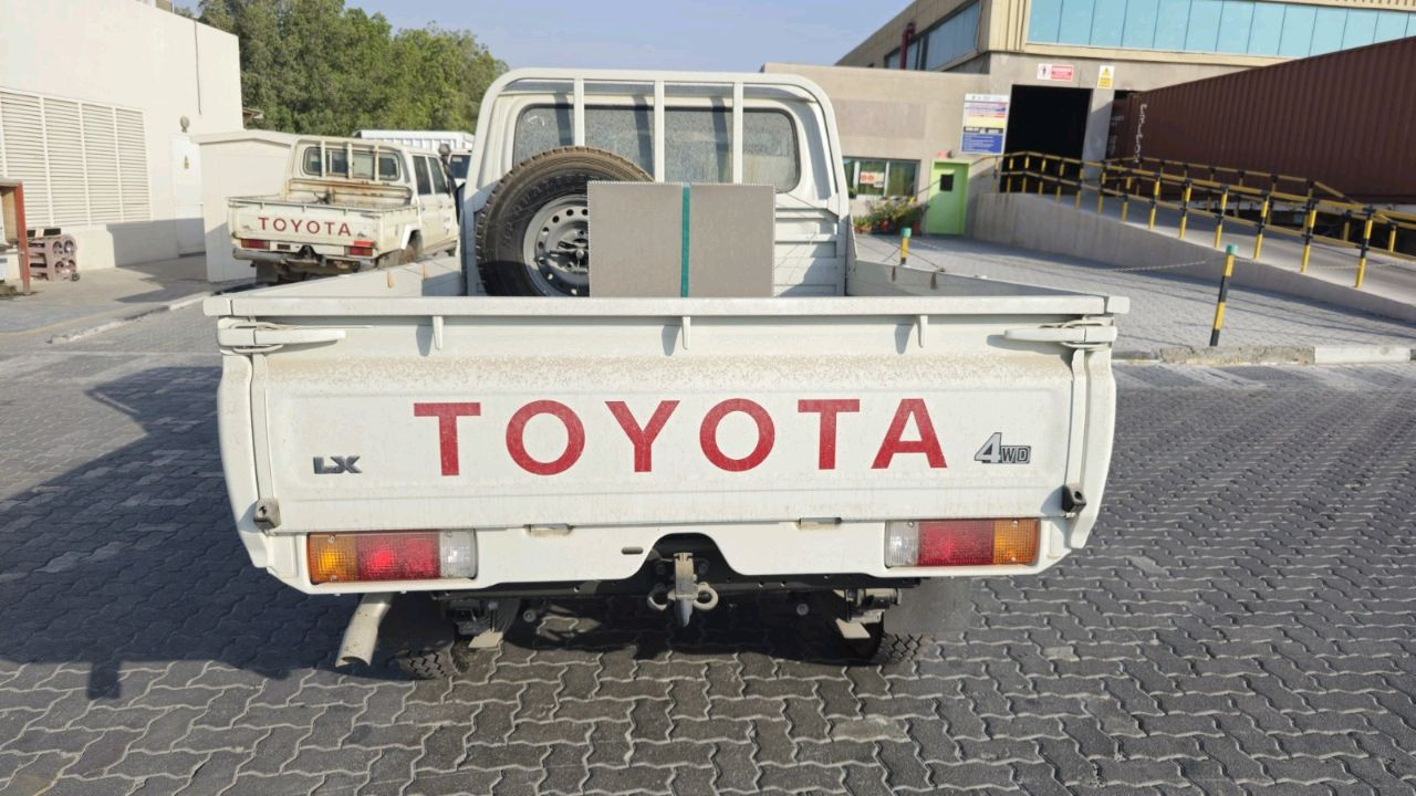 Toyota Land Cruiser - Image 7