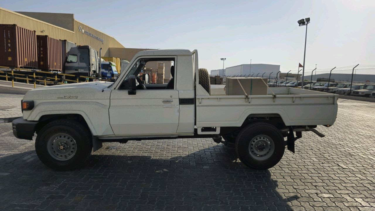 Toyota Land Cruiser - Image 3