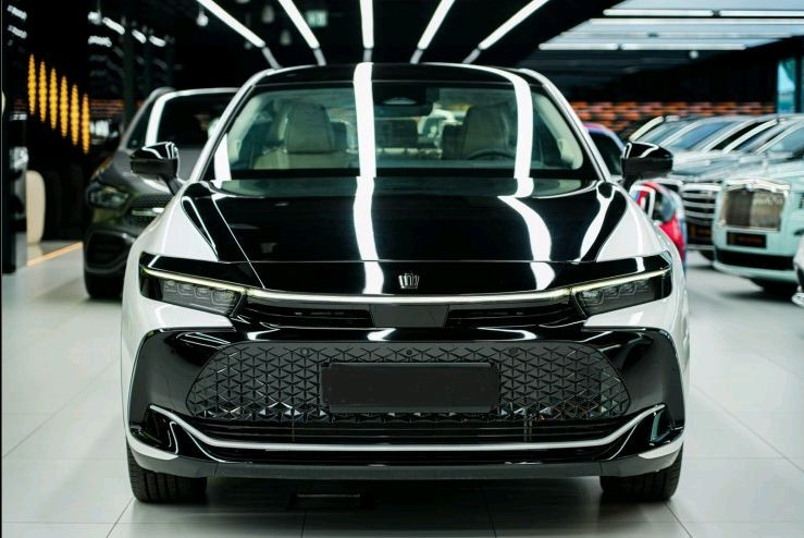 Toyota Crown - Image 4