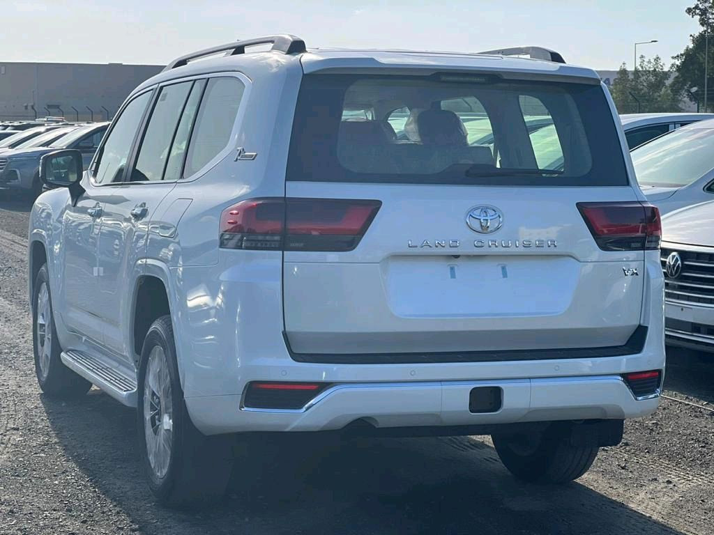 Toyota Land Cruiser - Image 5