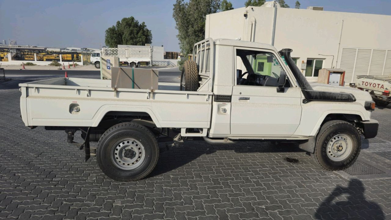 Toyota Land Cruiser - Image 9