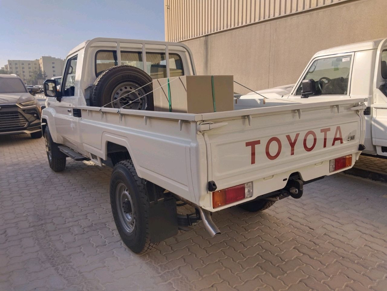 Toyota Land Cruiser - Image 9