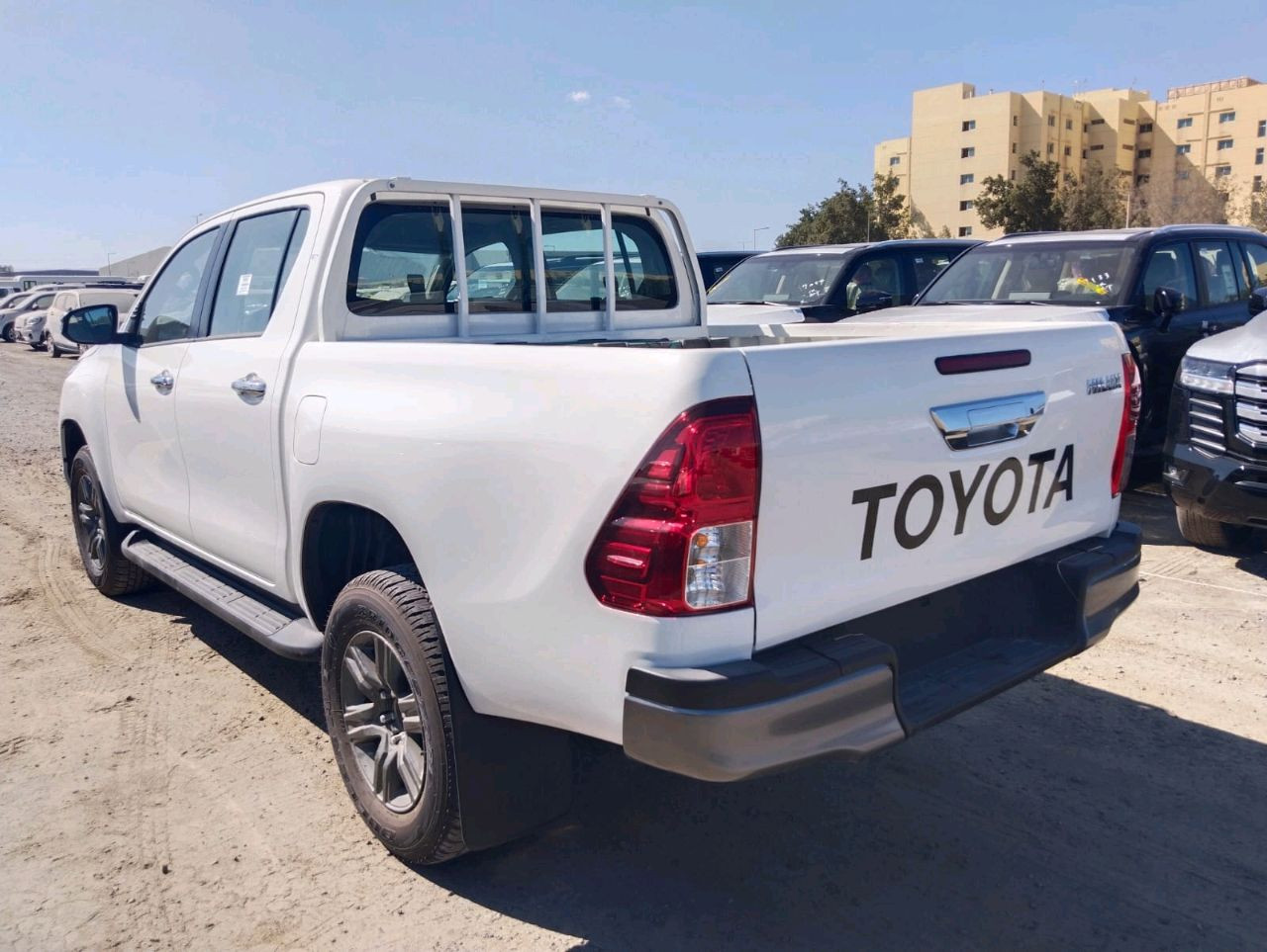 Toyota Hilux - Image 8