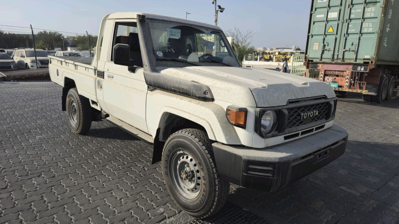Toyota Land Cruiser - Image 8