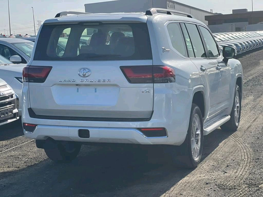 Toyota Land Cruiser - Image 7