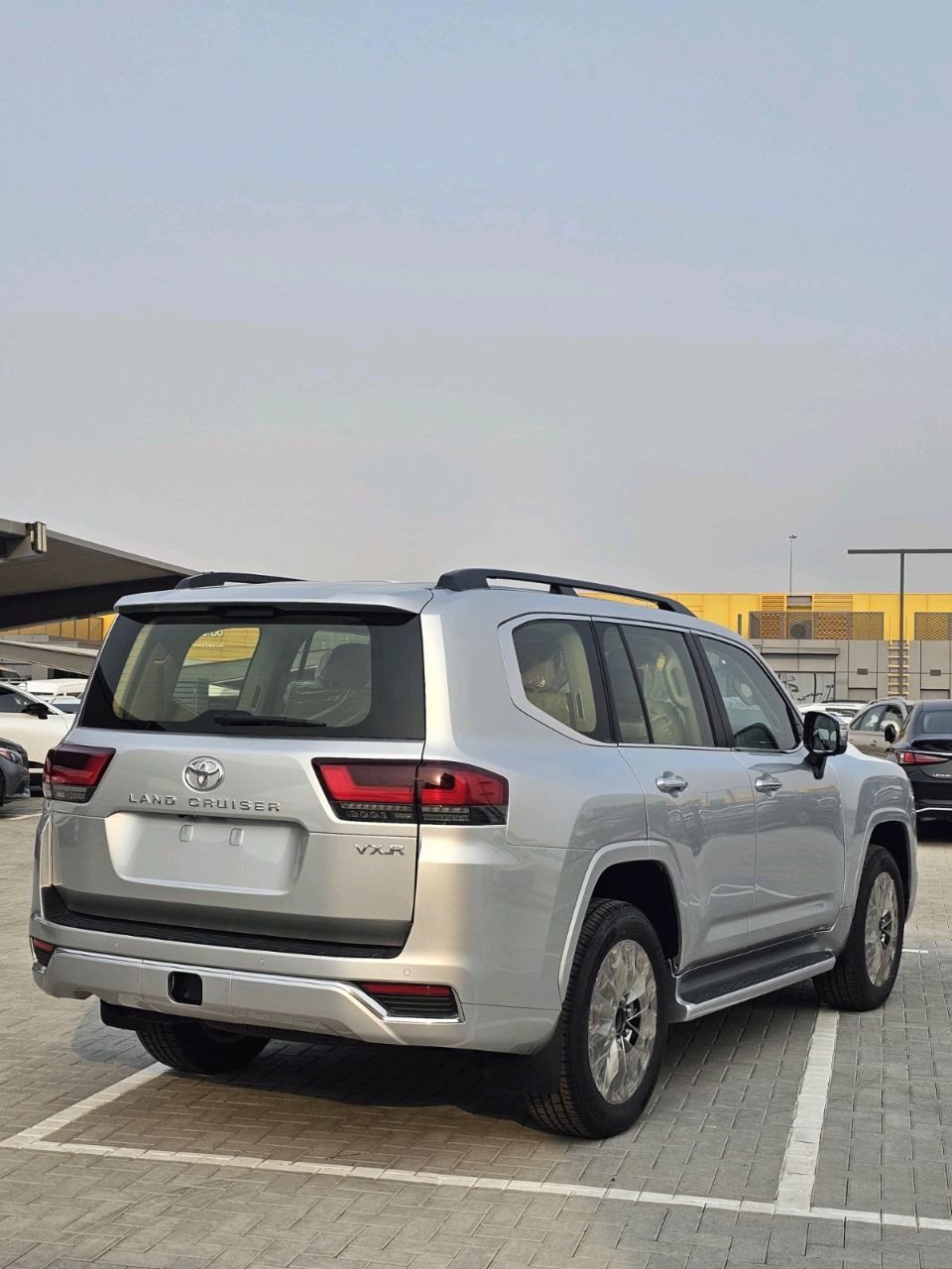 Toyota Land Cruiser - Image 3