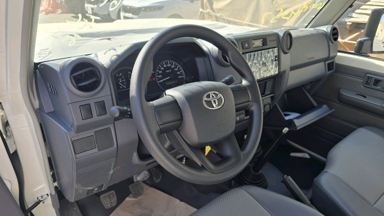 Toyota Land Cruiser - Image 6