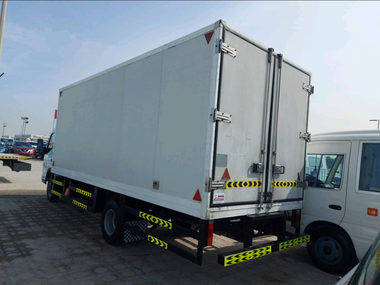 Mitsubishi Canter - Image 2