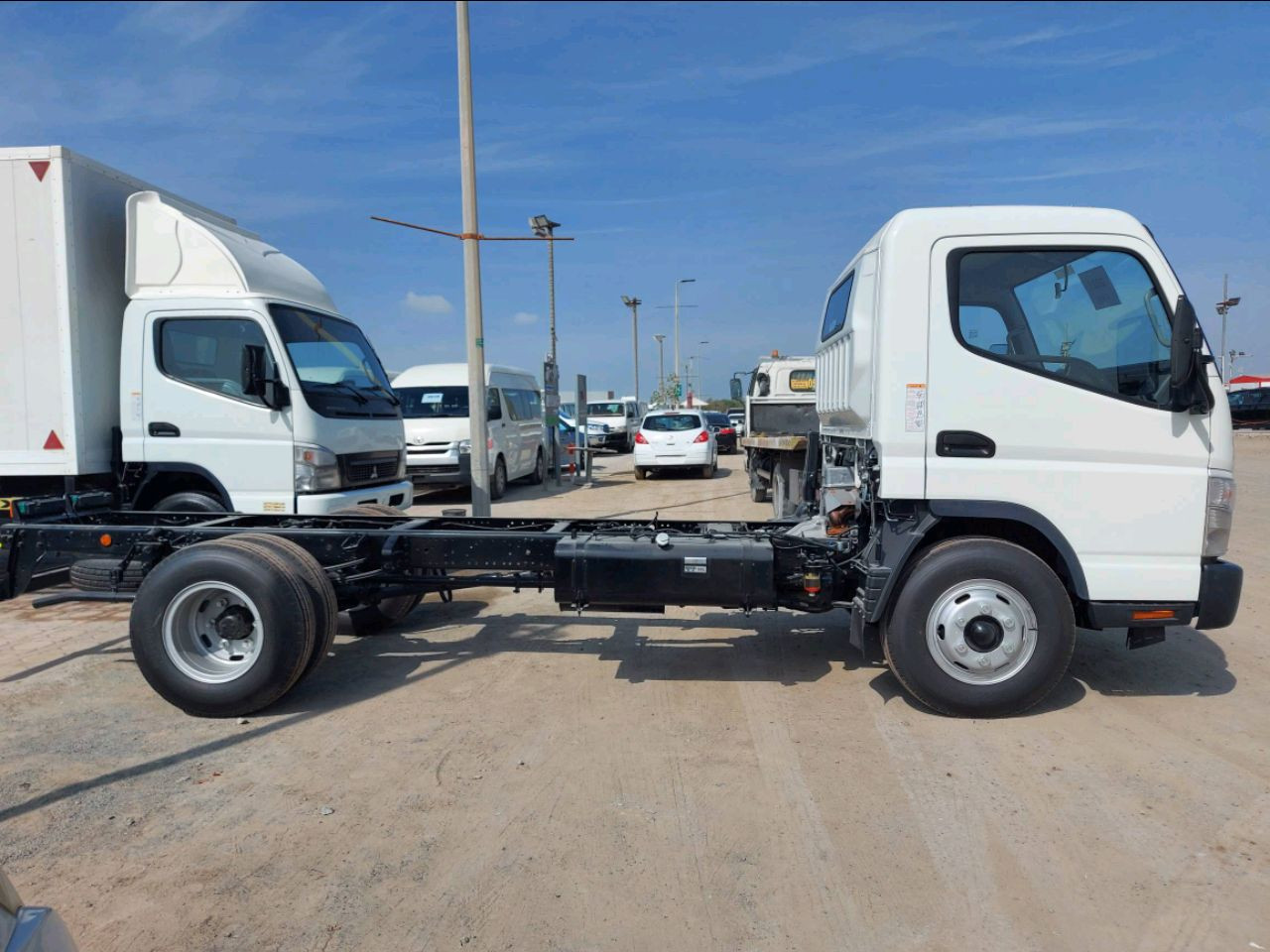Mitsubishi Canter - Image 2