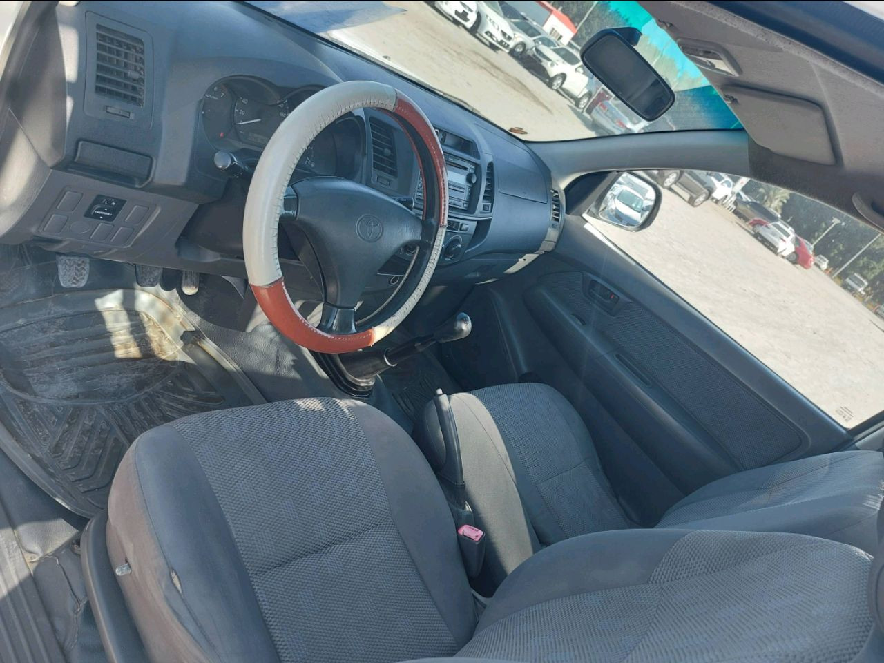 Toyota Hilux - Image 5