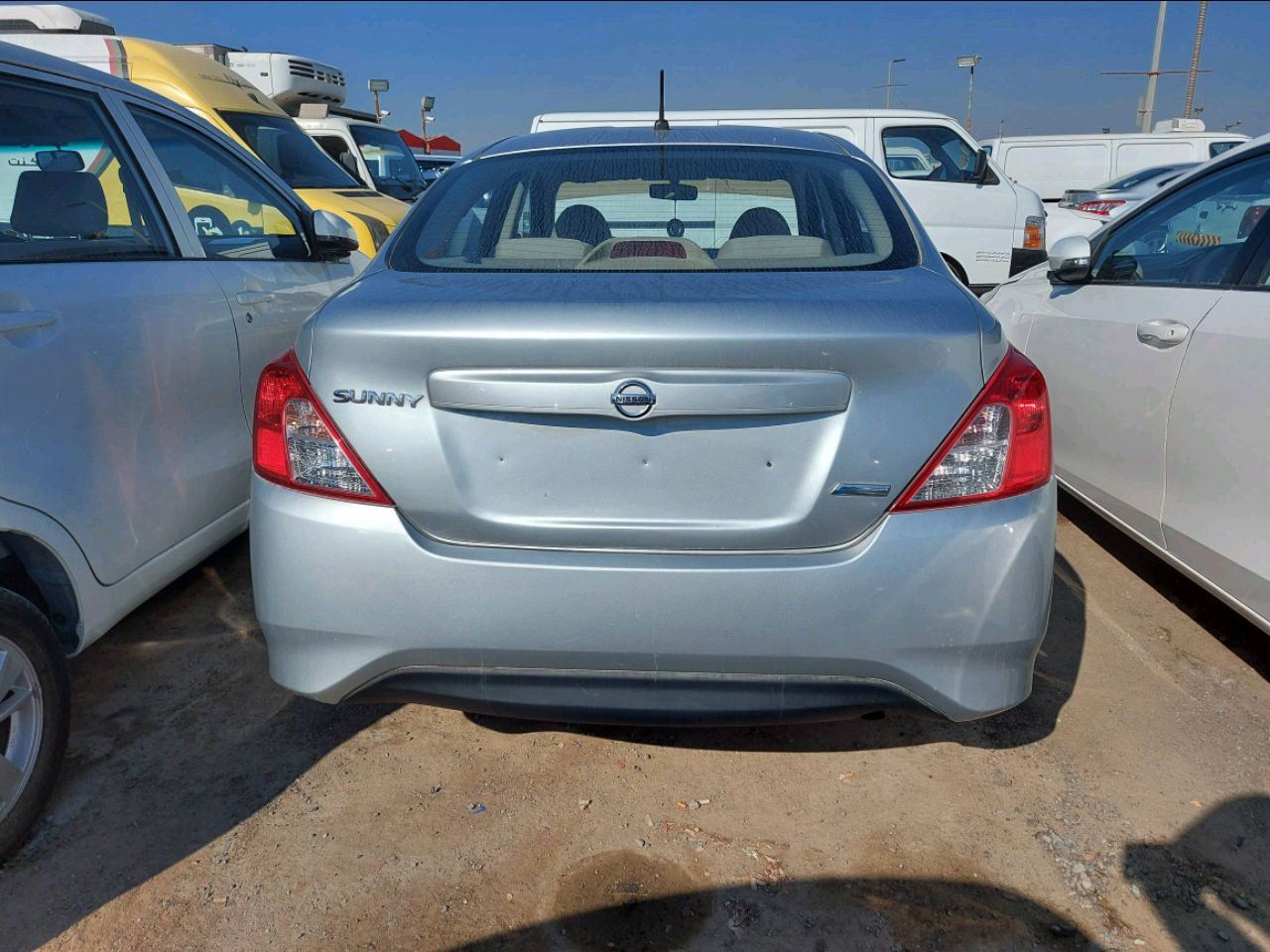 Nissan Sunny - Image 4