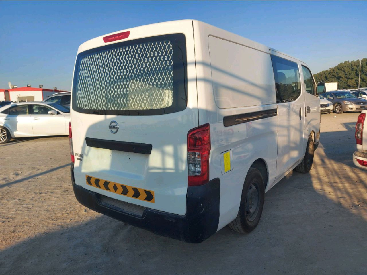 Nissan Urvan - Image 2
