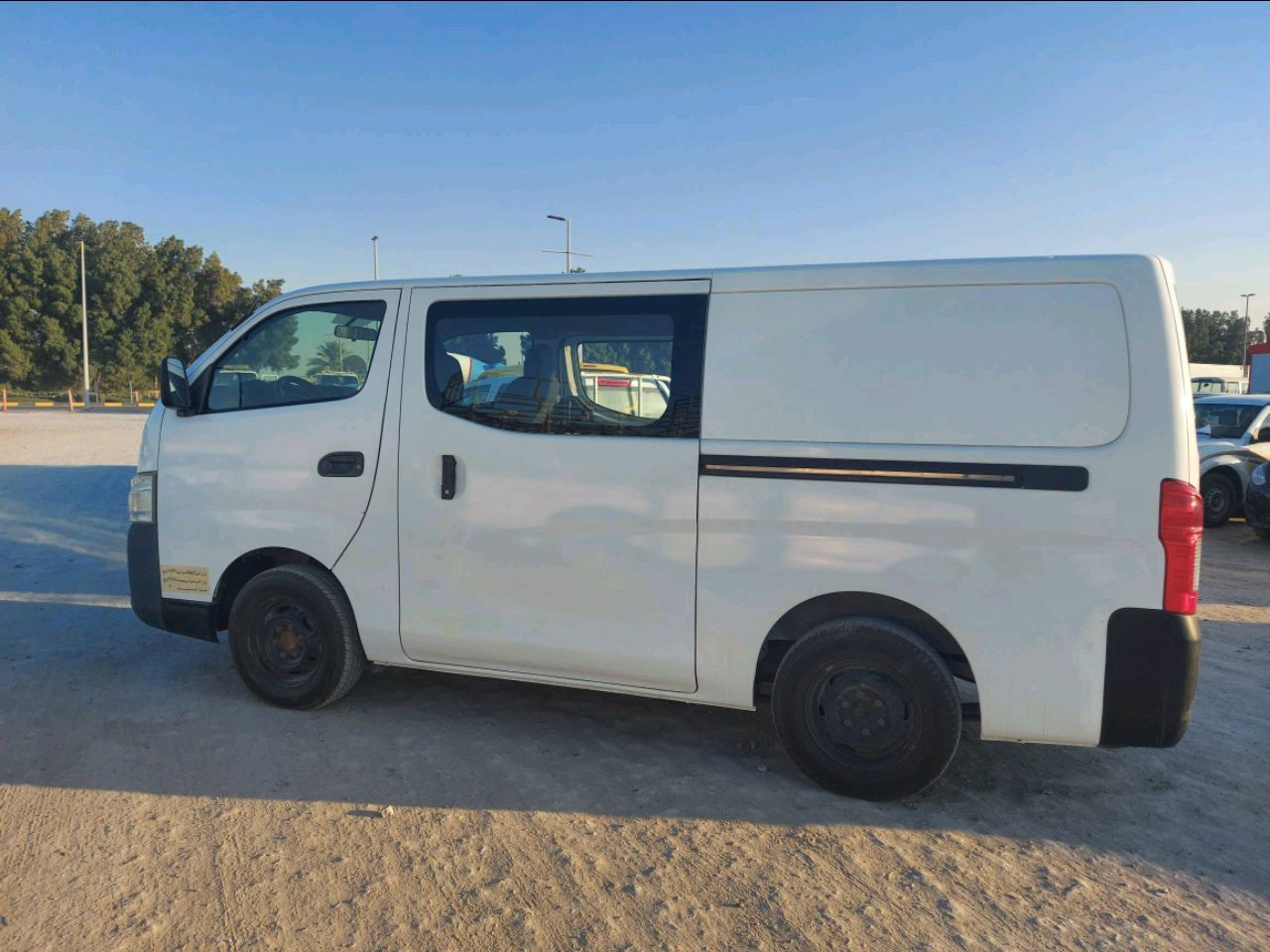 Nissan Urvan - Image 4