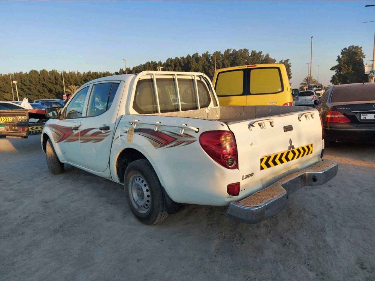 Mitsubishi L300 - Image 2