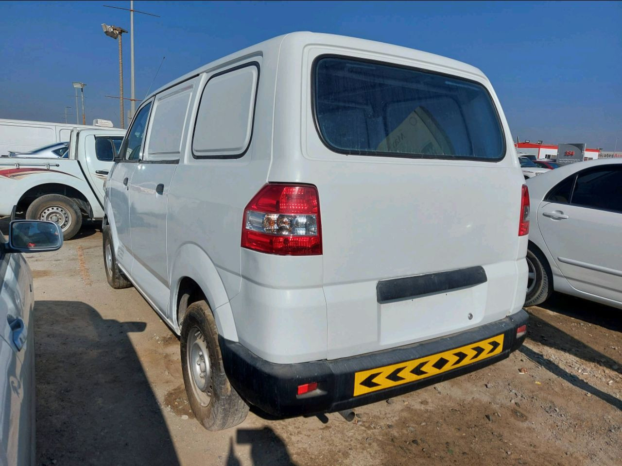 Suzuki APV Van - Image 2
