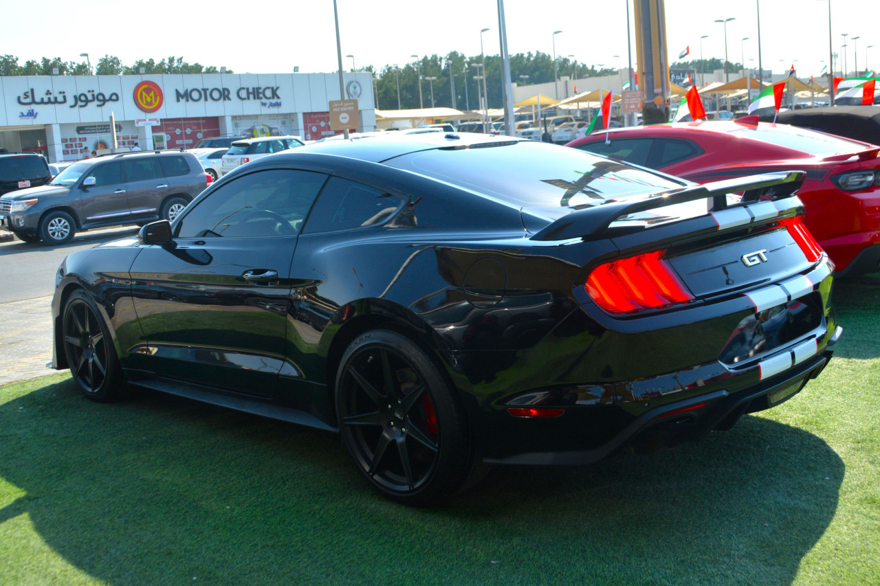 Ford Mustang - Image 8