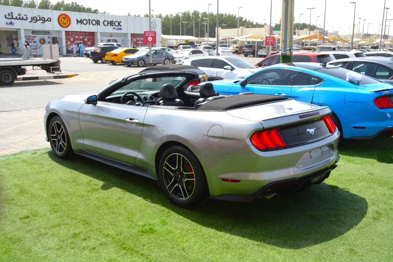 Ford Mustang - Image 12