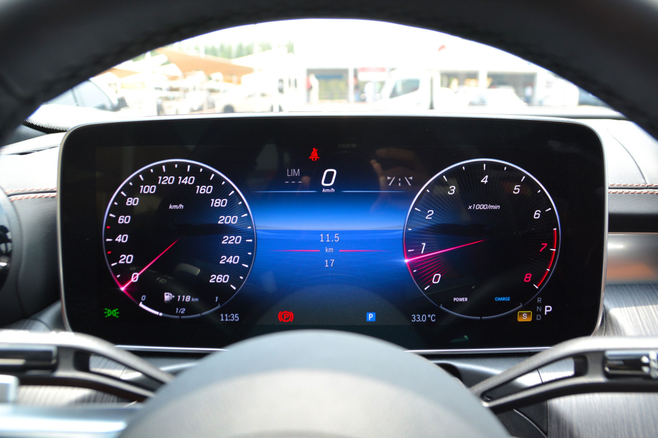 Mercedes Benz C-Class - Image 10