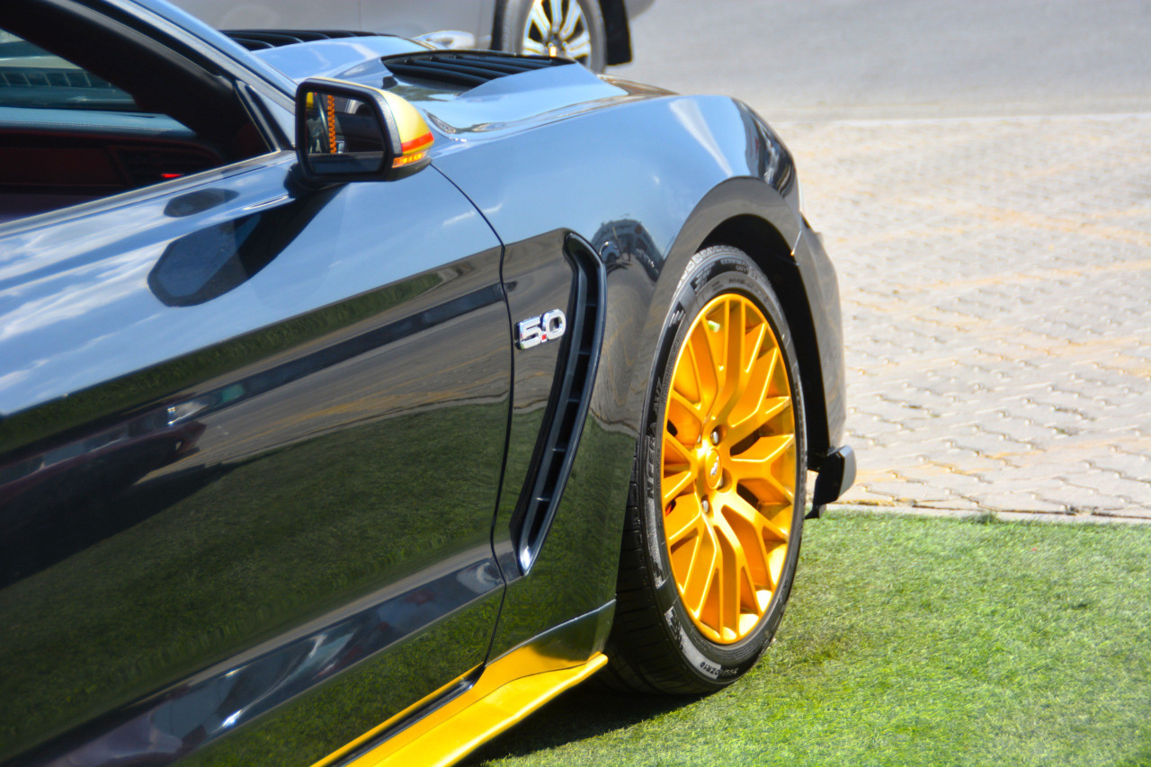 Ford Mustang - Image 8