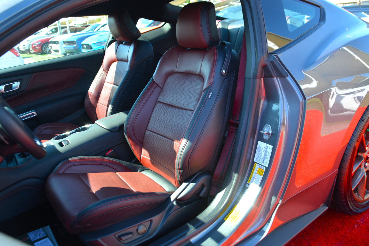 Ford Mustang - Image 10