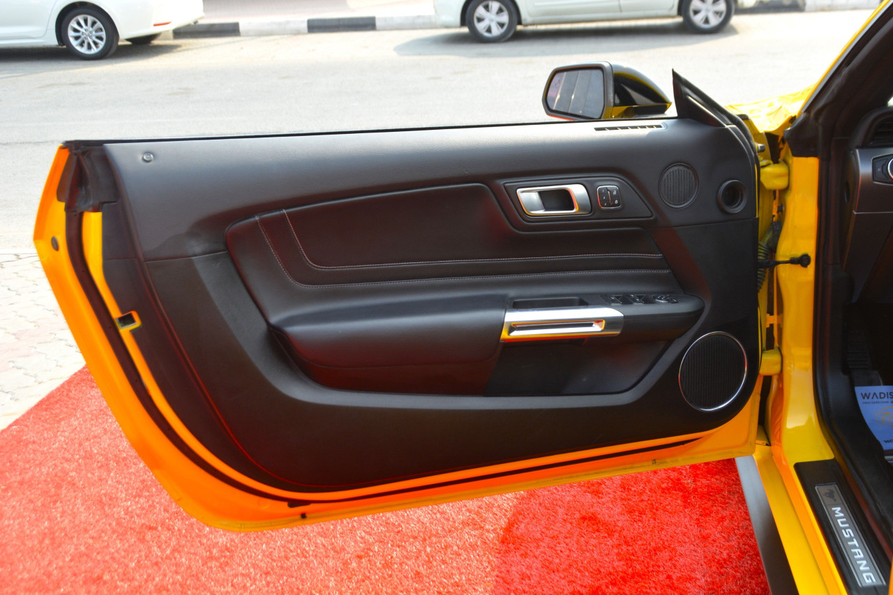 Ford Mustang - Image 12