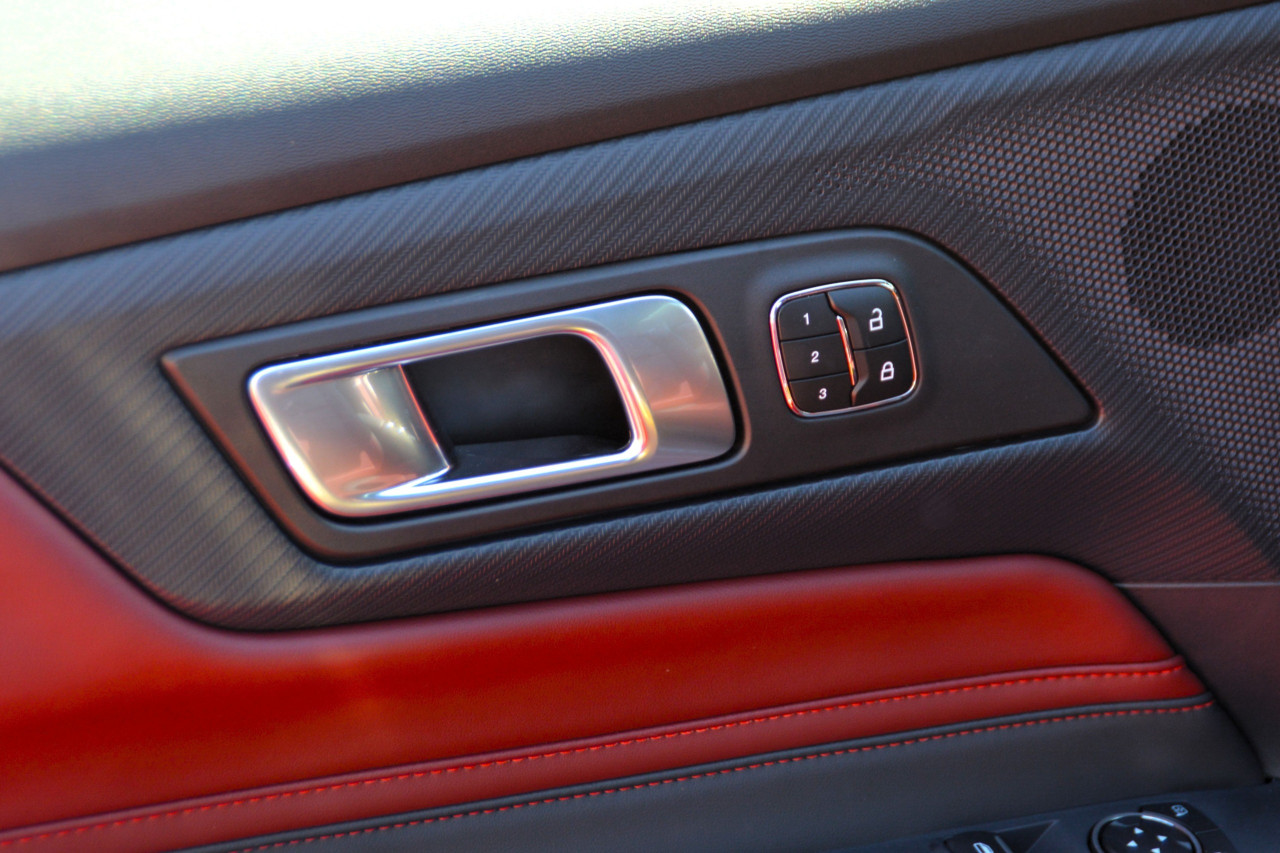 Ford Mustang - Image 11