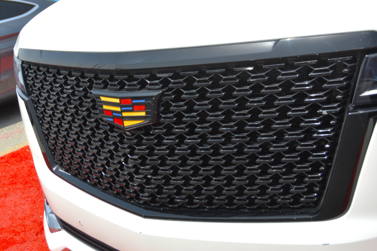 Cadillac Escalade - Image 8