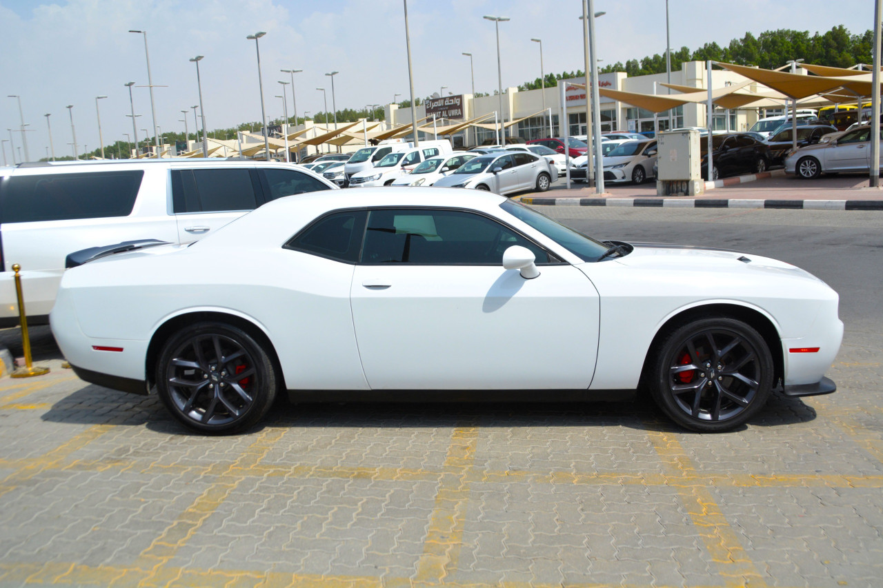 Dodge Challenger - Image 10