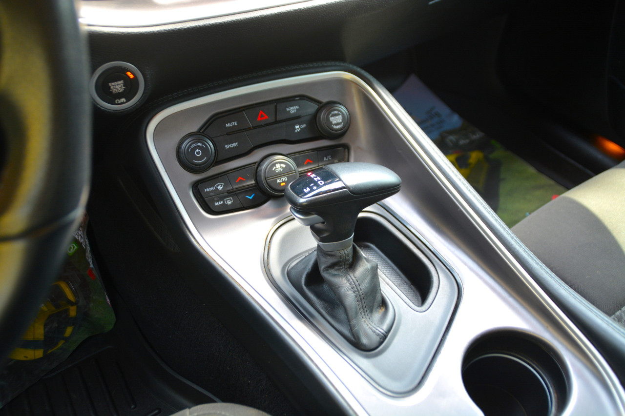 Dodge Challenger - Image 9